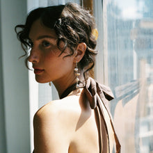 Load image into Gallery viewer, Pearl earrings
